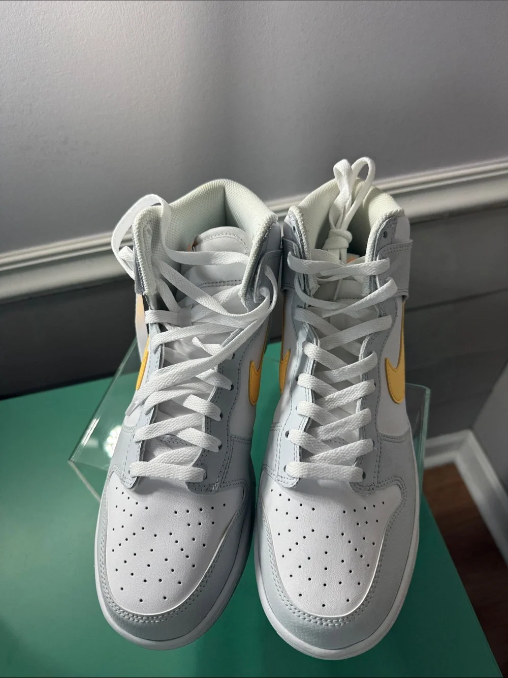 Nike Women’s Dunk High - Sneakers in Platinum/white/melon tint. Size 10.5 NIB!